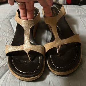 Donald J Pliner Shula Leather Sandal. 9-9.5 Minimalist Comfort